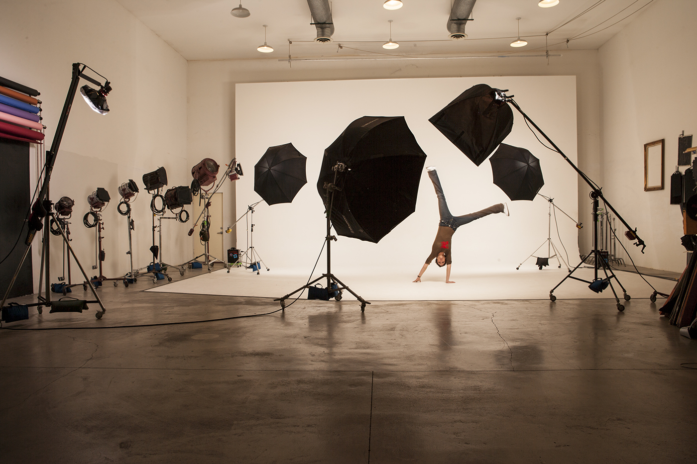 40 X 80 ft. shooting space with a 40 ft. cyclorama and 22 ft. ceilings .