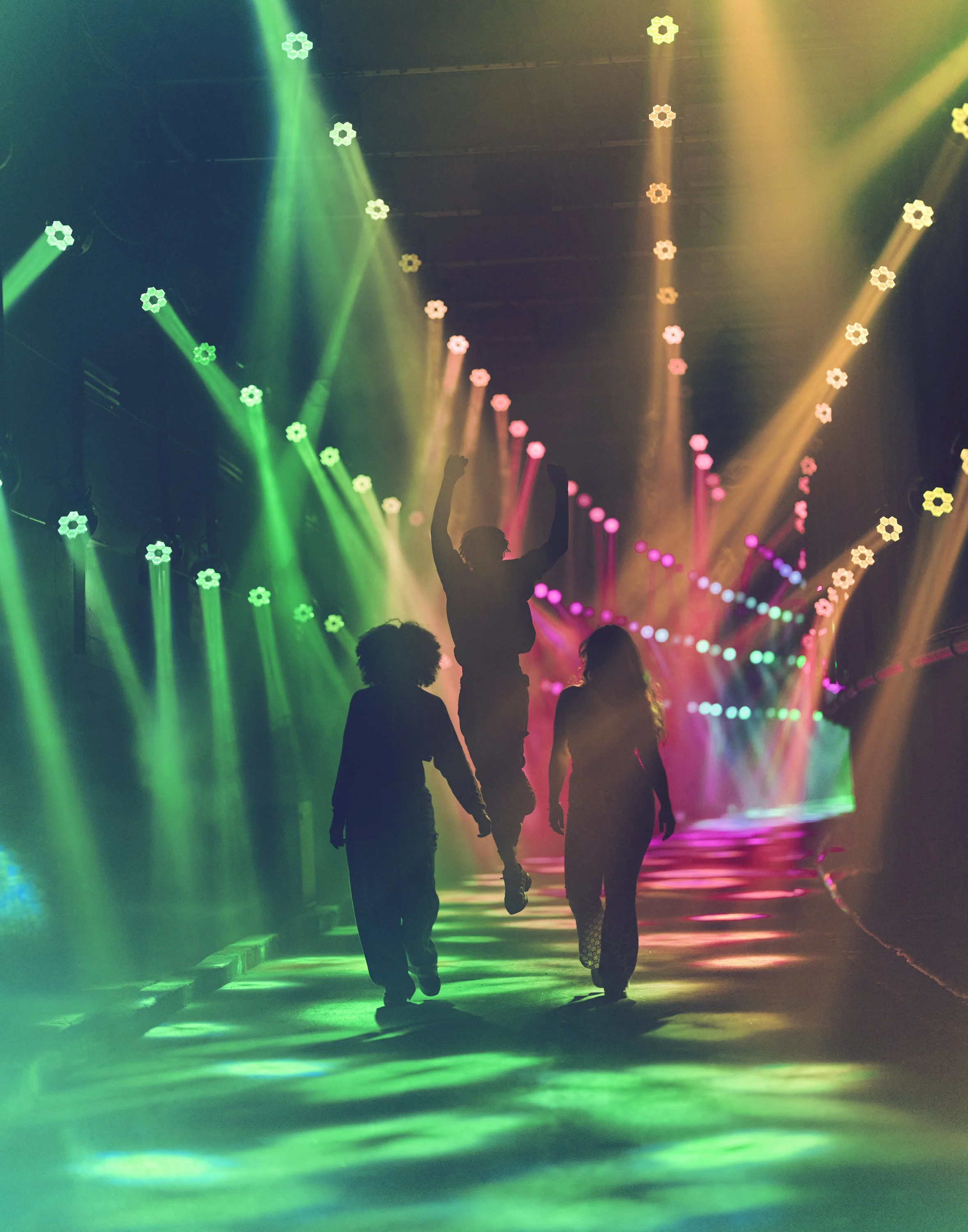 VividSydney2023_WynyardTunnels_DarkSpectrum_CreditDestinationNSW_827 2.jpg