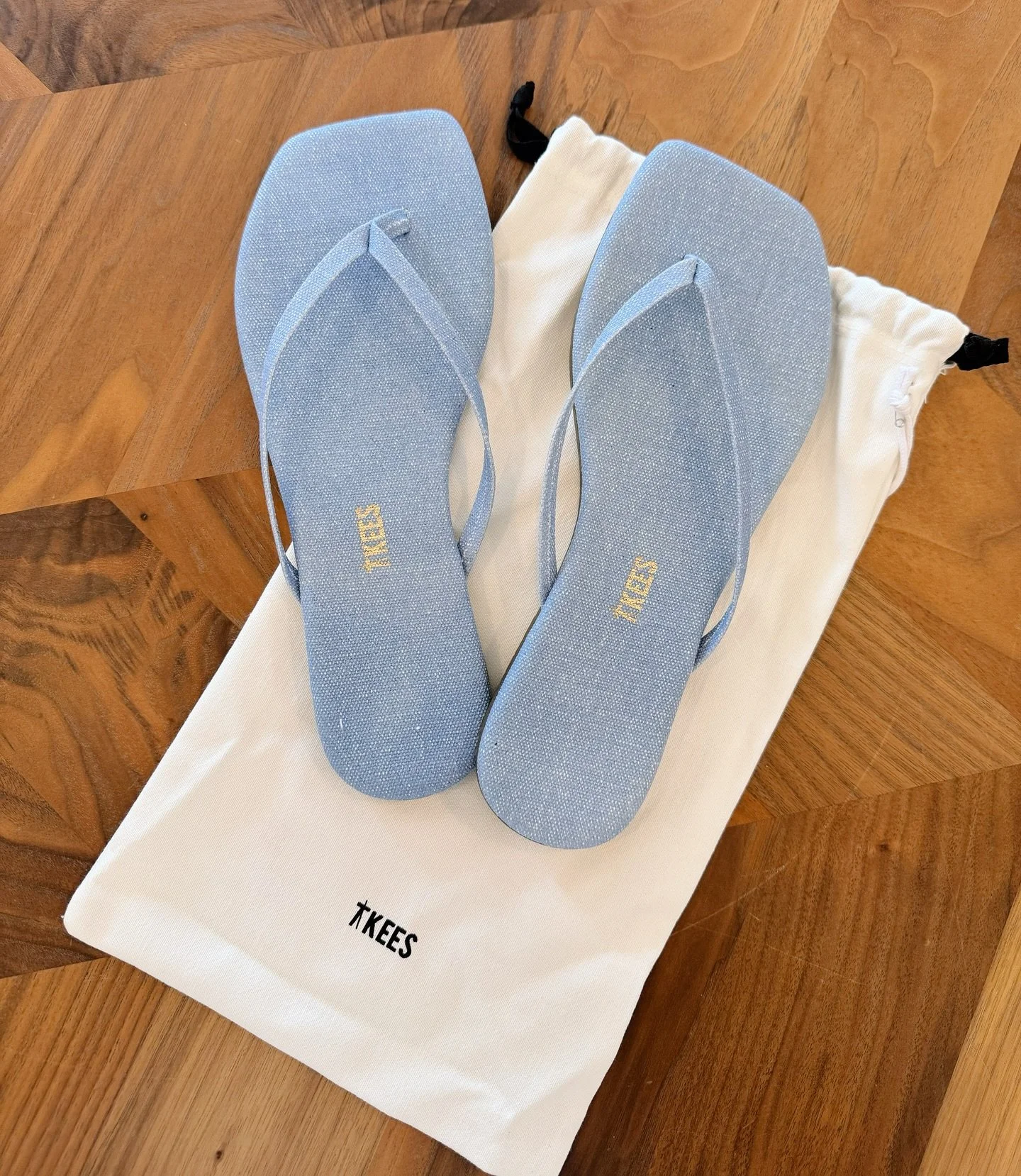Une petite nouvelle, &eacute;dition sp&eacute;ciale denim 🩵 ! On adore !@tkees