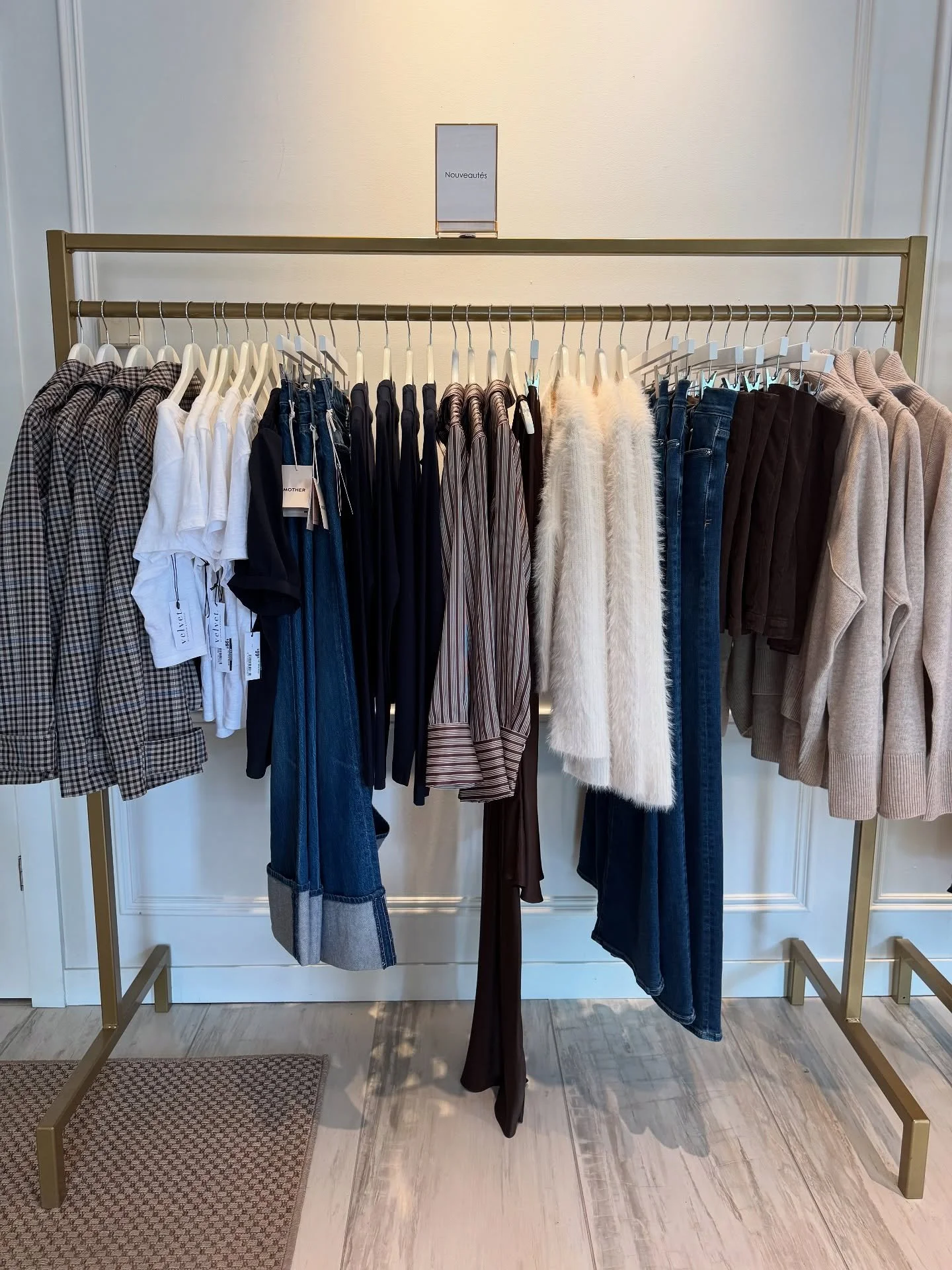 L&rsquo;automne qui rentre en boutique en couleurs et en textures ! H&acirc;te de vous faire d&eacute;couvrir les nouveaut&eacute;s ☺️

#newcollections #falliscoming #lookingamazing #shoppingtime #rails #notshy #perfectwhitetee #frame