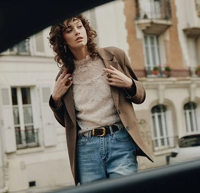 Casual vibes, chic details ✨ Tout en f&eacute;minit&eacute; avec @suncooparis 

#lacedetails #lookdujour #fashionistas #newcollection #fromparis #suncoo #parisianvibes