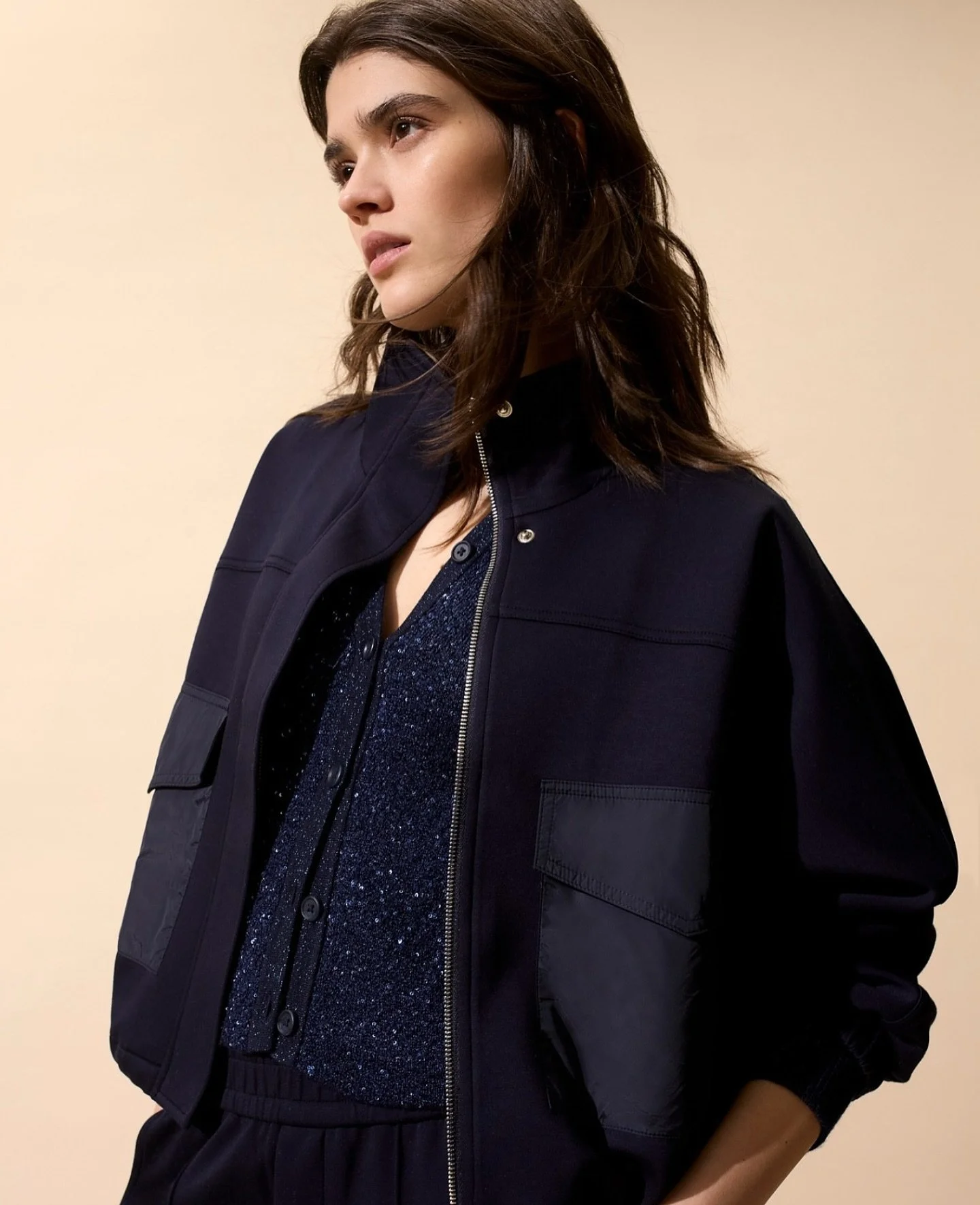 Le blouson parfait pour les journ&eacute;es un peu plus fra&icirc;ches ! Encore disponible en 36 et 38 @ouifashionofficial 

#falliscoming #jacketseason #fashioninspo #ouifashion #shoppinglovers #navyblue