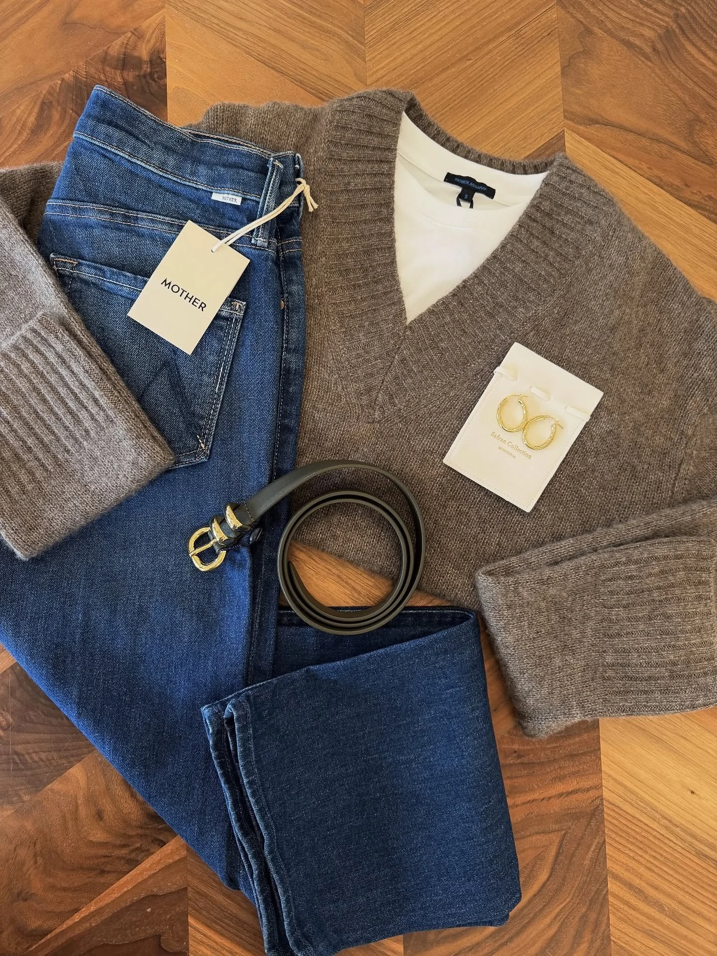 Automn breeze lovers🍂🍁☕️ 

#outfitinspo #fallstyle #shoppingtime #cashmere #denim #fashion #cozy #sweather