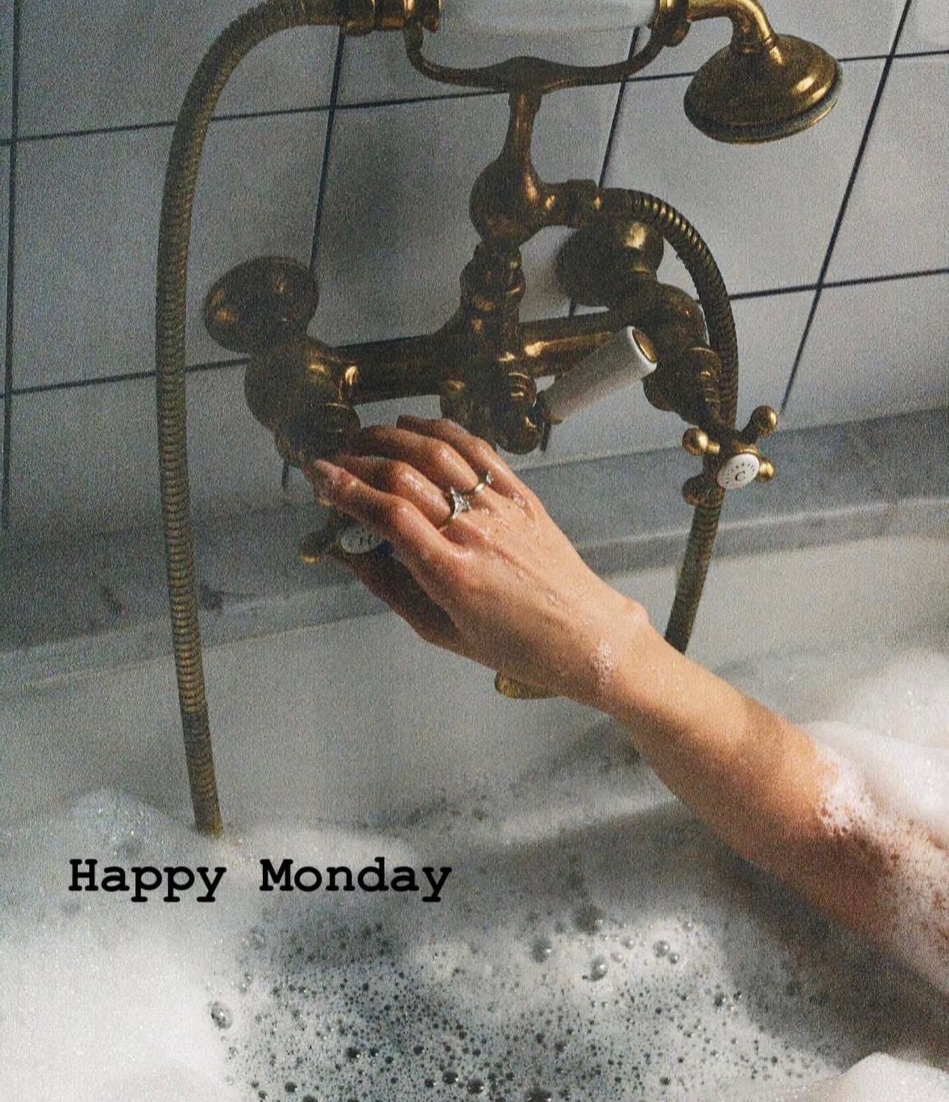 Already needing a reset. Anyone else?
&bull;
&bull;
&bull;
&bull;
&bull;
#larueandco #finejewelry #worklifebalance #bubblebaths #mondays