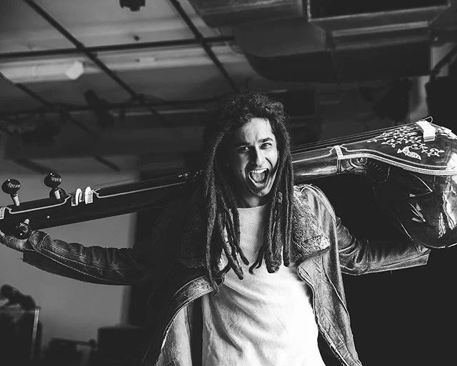 Tanpura - being played in the Jimi Hendrix gharana