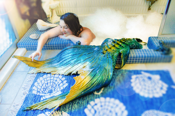 Tail owner: Ashes Lauraceae Model: Mermaid Mezzie | @mermaidmezzie Photo: Anna Lensch | @avalensch