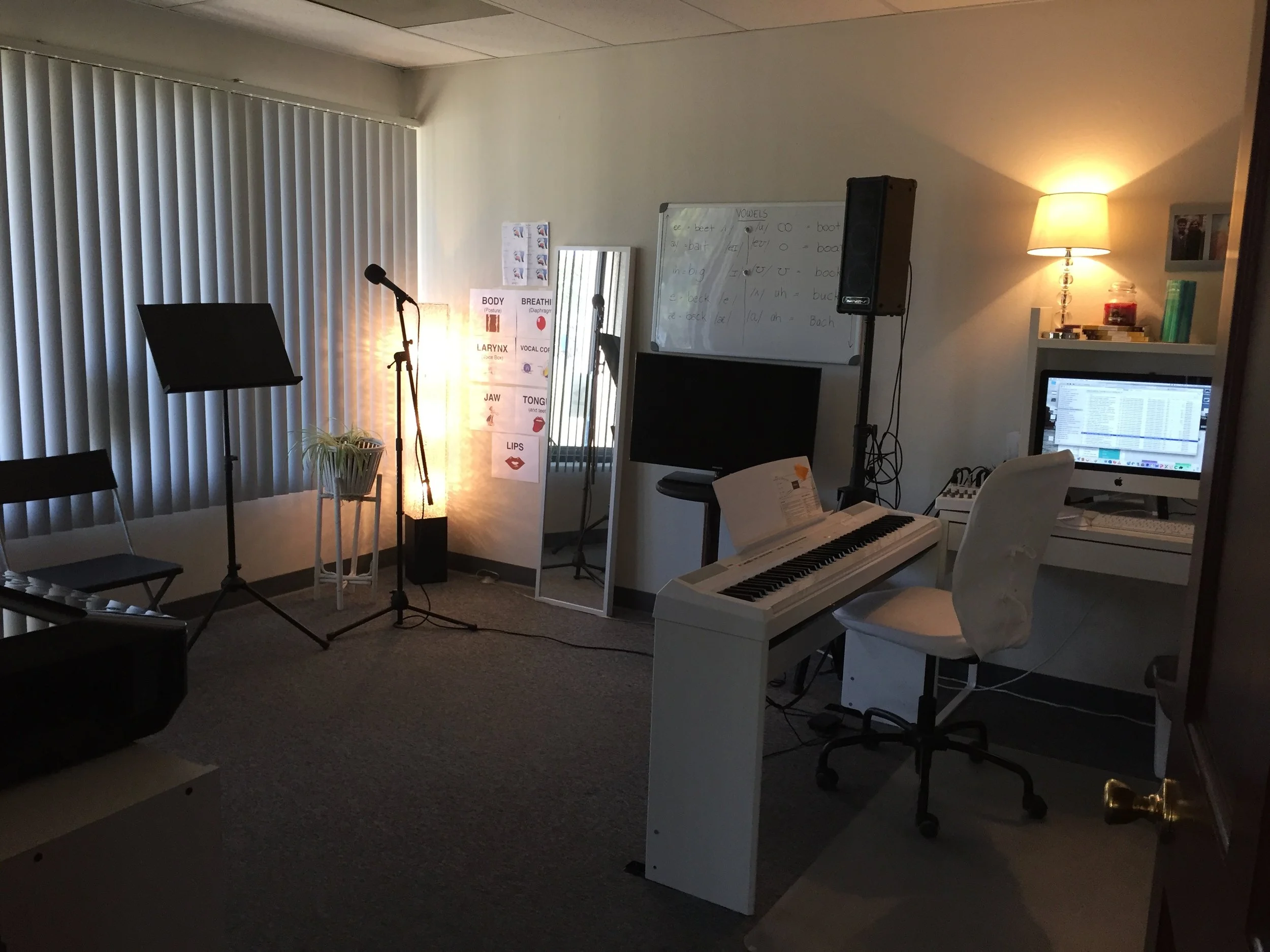 The Vocal Studi - Fully equipped with mic, speaker, keyboard and more.