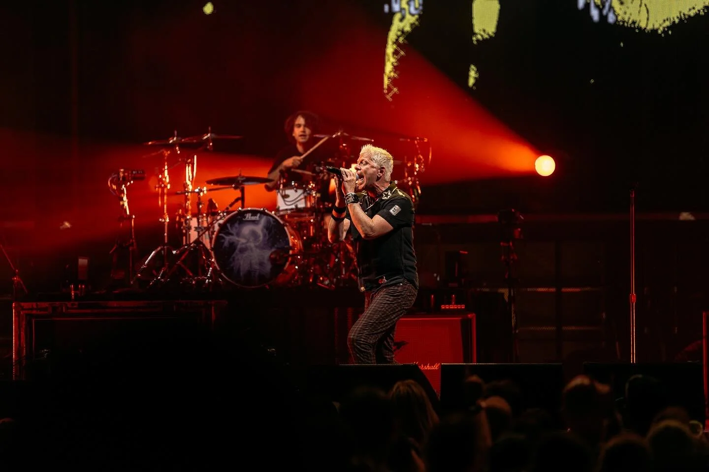 St. Louis came alive Sunday night as punk rock legends The Offspring brought their explosive energy to the Hollywood Casino Amphitheater. Joined by powerhouse openers New Found Glory and Jimmy Eat World, the stacked lineup delivered a night of nostal