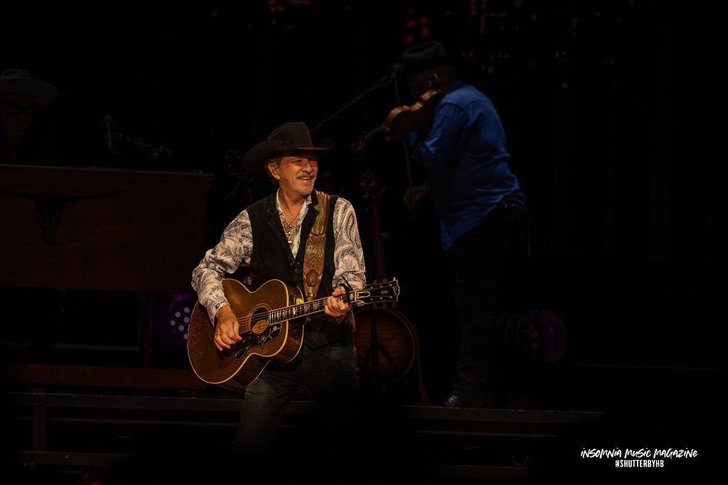 neonmoontour-3.jpg