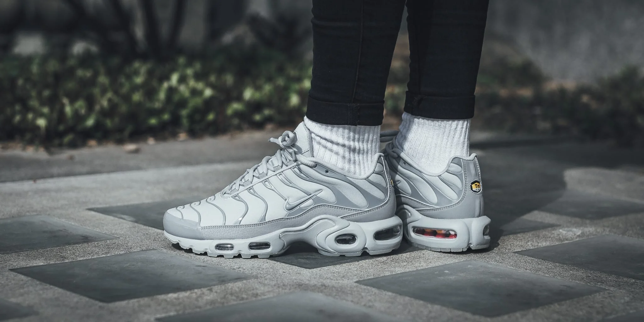 air max plus wolf grey on feet