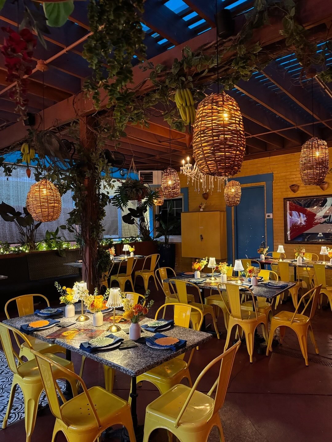 Drawing inspiration from the rich tapestry of Cuba, we recently hosted a client dinner at @labodeguitademima where guests relaxed into the vibrant, laid-back atmosphere, making it the perfect spot for some late-night dining after a long day at the De