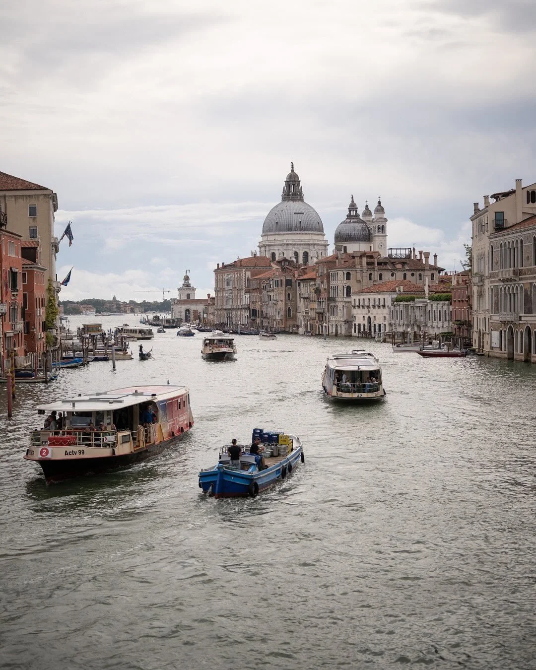 The final leg of our Italian journey brought us to the city of Venice. After a dynamic morning of transfers: involving planes, trains, automobiles, and even classic boat arrivals, our clients touched down in this historic destination. Venice has long