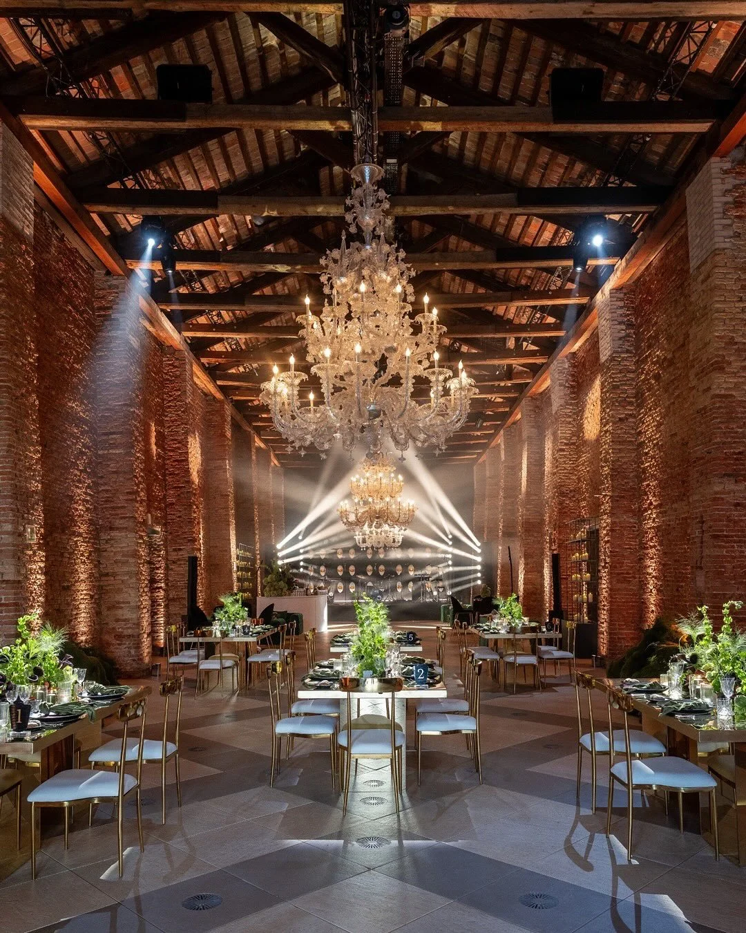 For the grand finale, we brought the celebration indoors for a modern gala. The room came alive with a vibrant color palette of rich plum and green, and dramatic shadow play from the lighting created a sense of grand scale.
⠀⠀⠀⠀⠀⠀⠀⠀⠀
Behind the scene