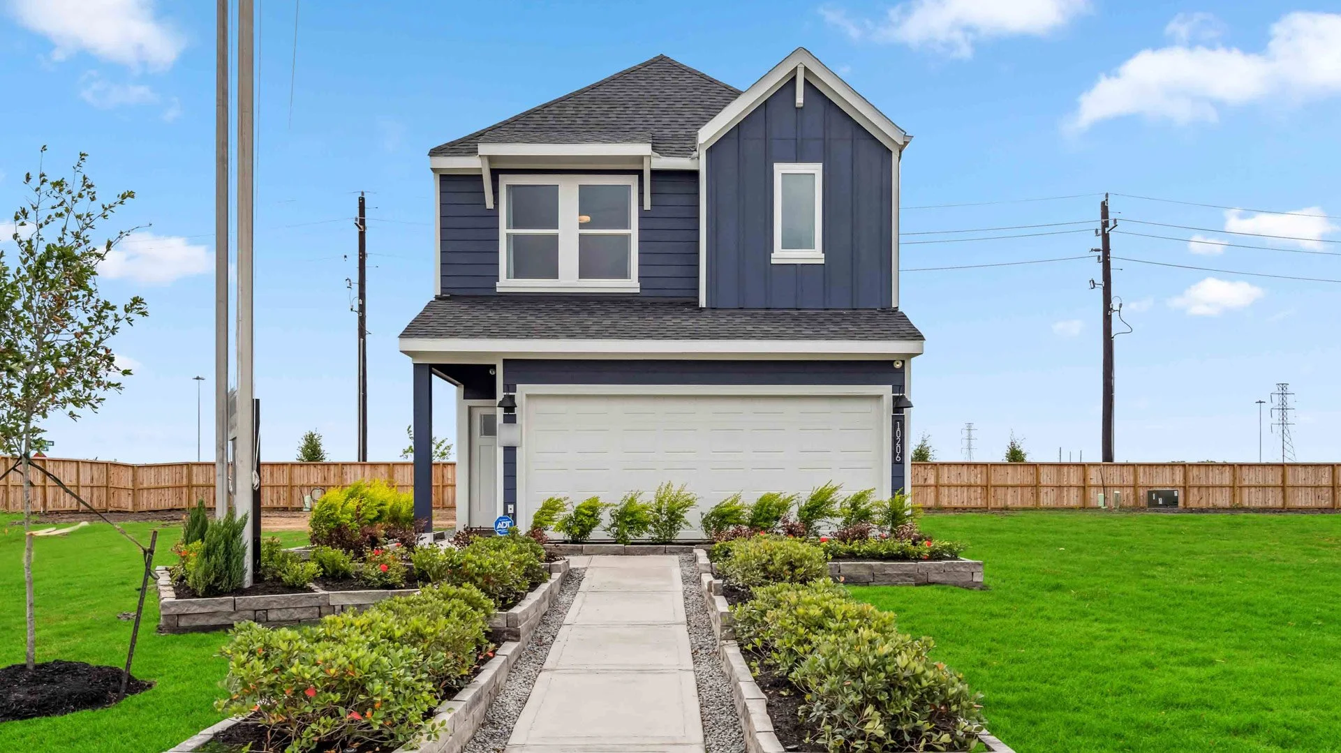 Exterior of a single-family home in Houston used to represent a free home appraisal and residential property value estimate.