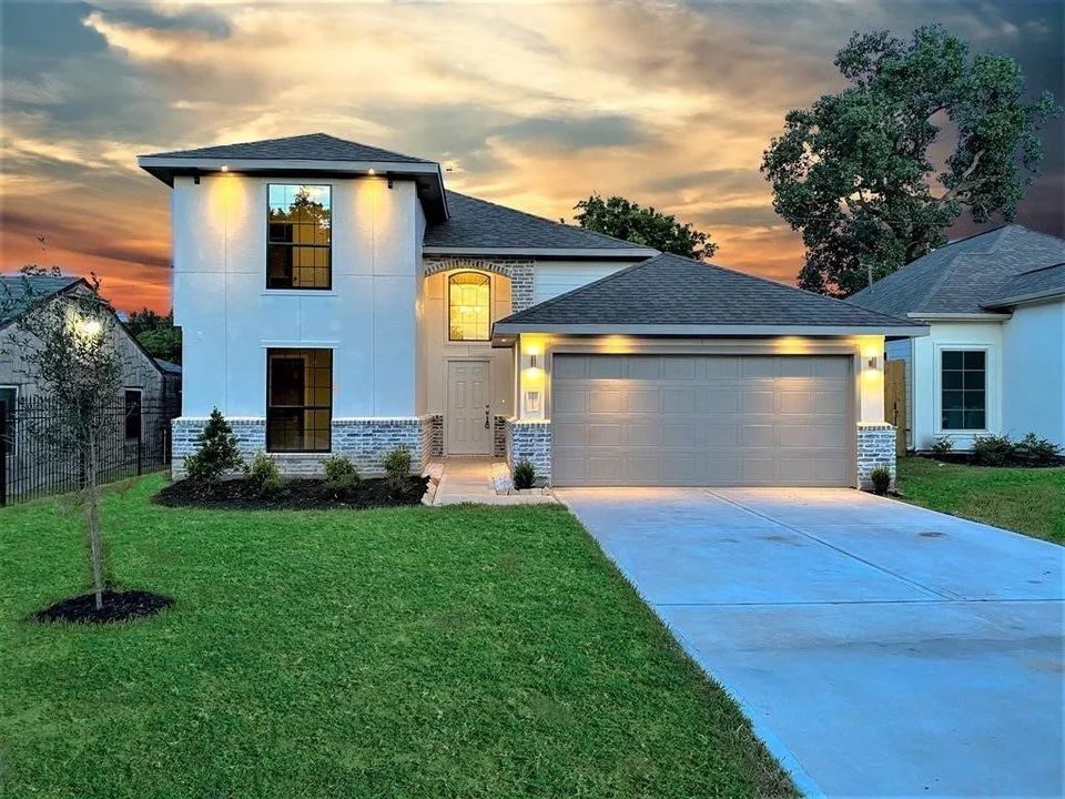 Houston neighborhood home, representing taxes and costs homeowners consider when selling a house in Houston, Texas