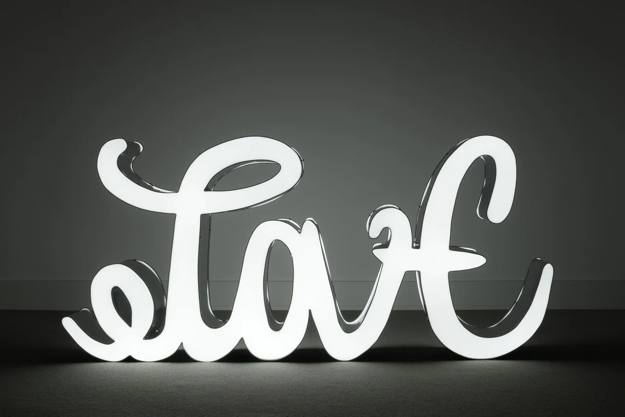 LOVE HATE LEUCHTSCHRIFT