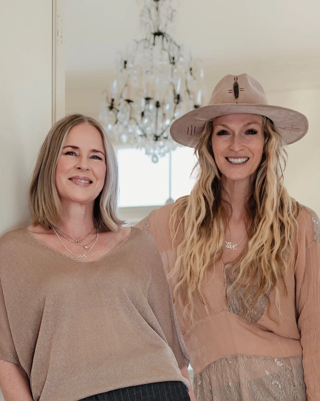 s&c Love-Hate Mia und Constanze Portrait Launch 2.jpg