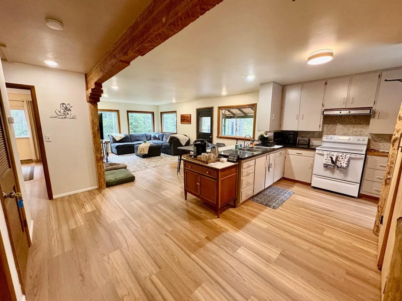 Clients often ask about dog-friendly mountain getaways&mdash;this is one I genuinely recommend. A close friend owns this beautiful, dog-themed cabin in Black Hawk, thoughtfully designed for both people and pups. It&rsquo;s even outfitted with two hig