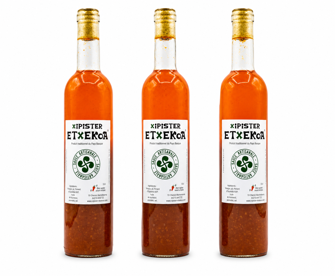 Joli Coffret de 3 bouteilles de Xipister Etxekoa accompagné de fiches produits avec notre histoire