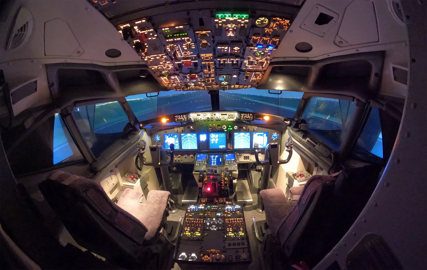 hdr-jetex-flight-simulation-737-cockpit.jpg