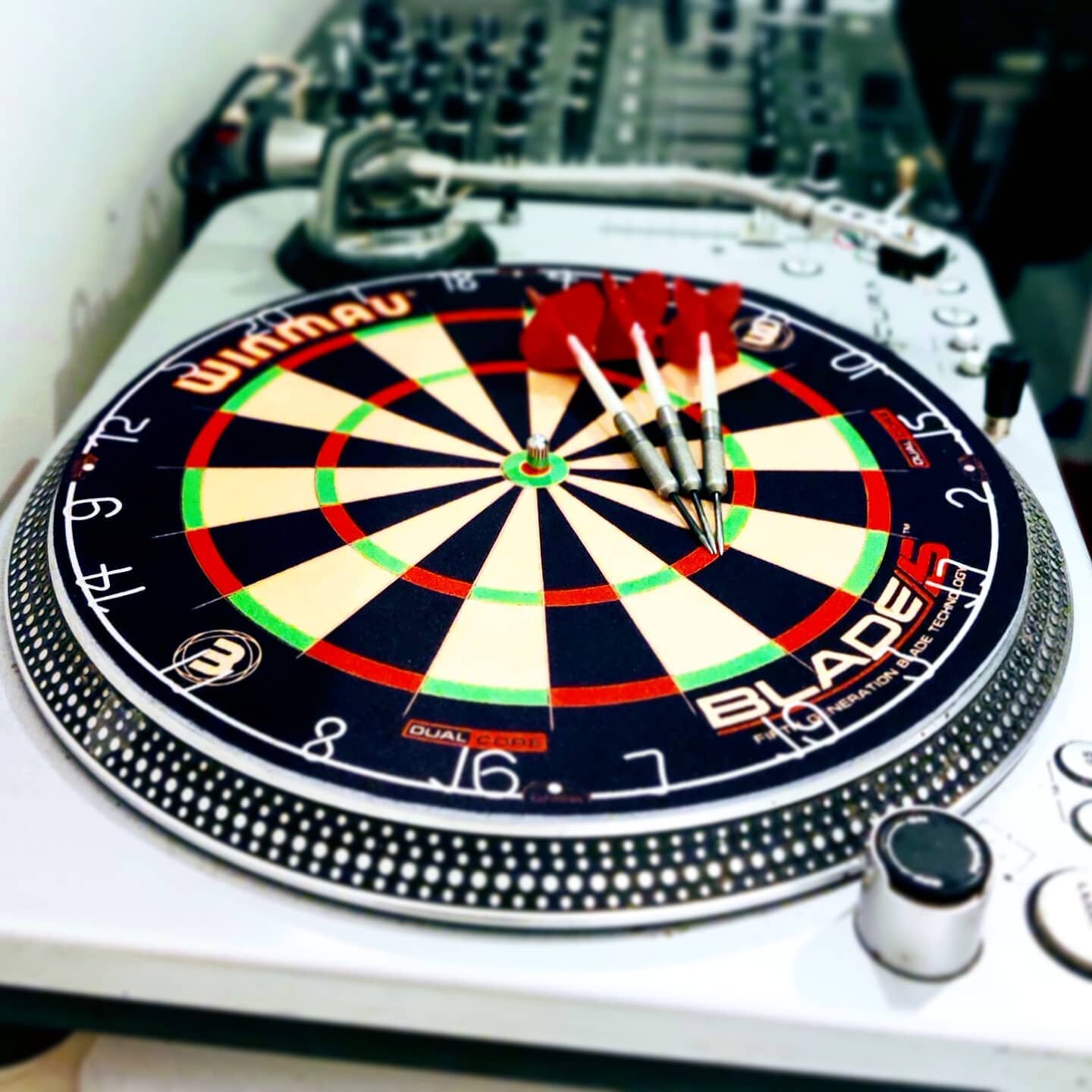 🏆🎯It's that time of the year again!🎯🏆
..
#pdc #darts #allypally #slipmat #slipmats #customslipmat #bedrukjeslipmat #bullseye #12inch #technics #wax #180