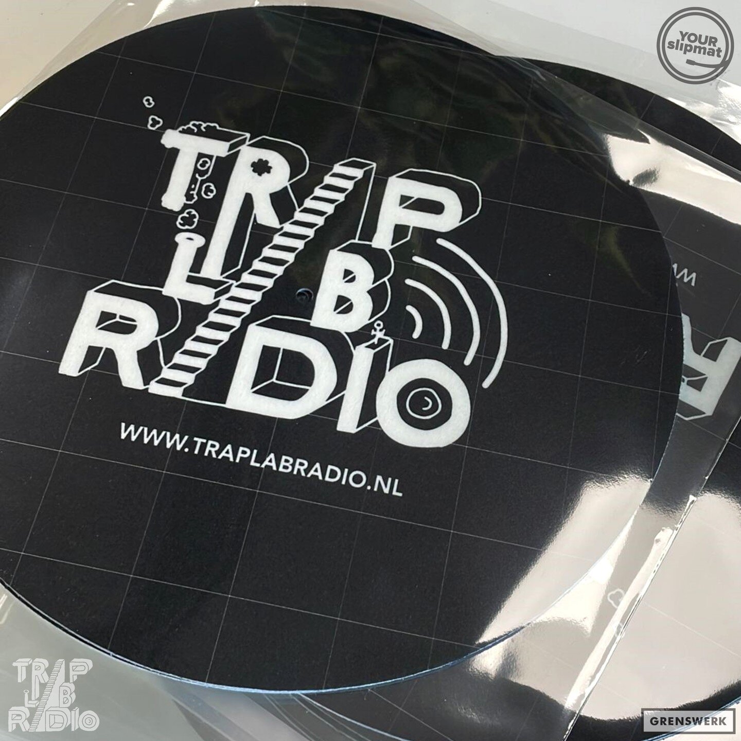 🎅Happy Xmas to @traplabradio &amp; @grenswerk, and thanks for getting this awesome logo on a great batch of 12&quot; all-round 2,5mm slipmats 🎅🌲! #traplabradio #grenswerk #12inchslipmats #customslipmats #feltslipmats #customslipmat #logoslipmat #s