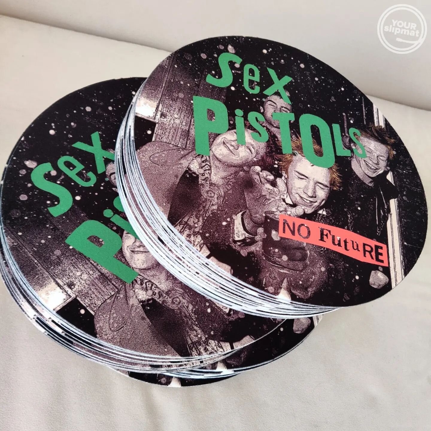 Full color 12&quot; slipmats for the legendary Sex Pistols 🔫🔥no further introduction needed 😎 #sexpistolsslipmats #customslipmat #slipmats #technics1210 #sexpistols #yourslipmat #12inchslipmats #turntablemat