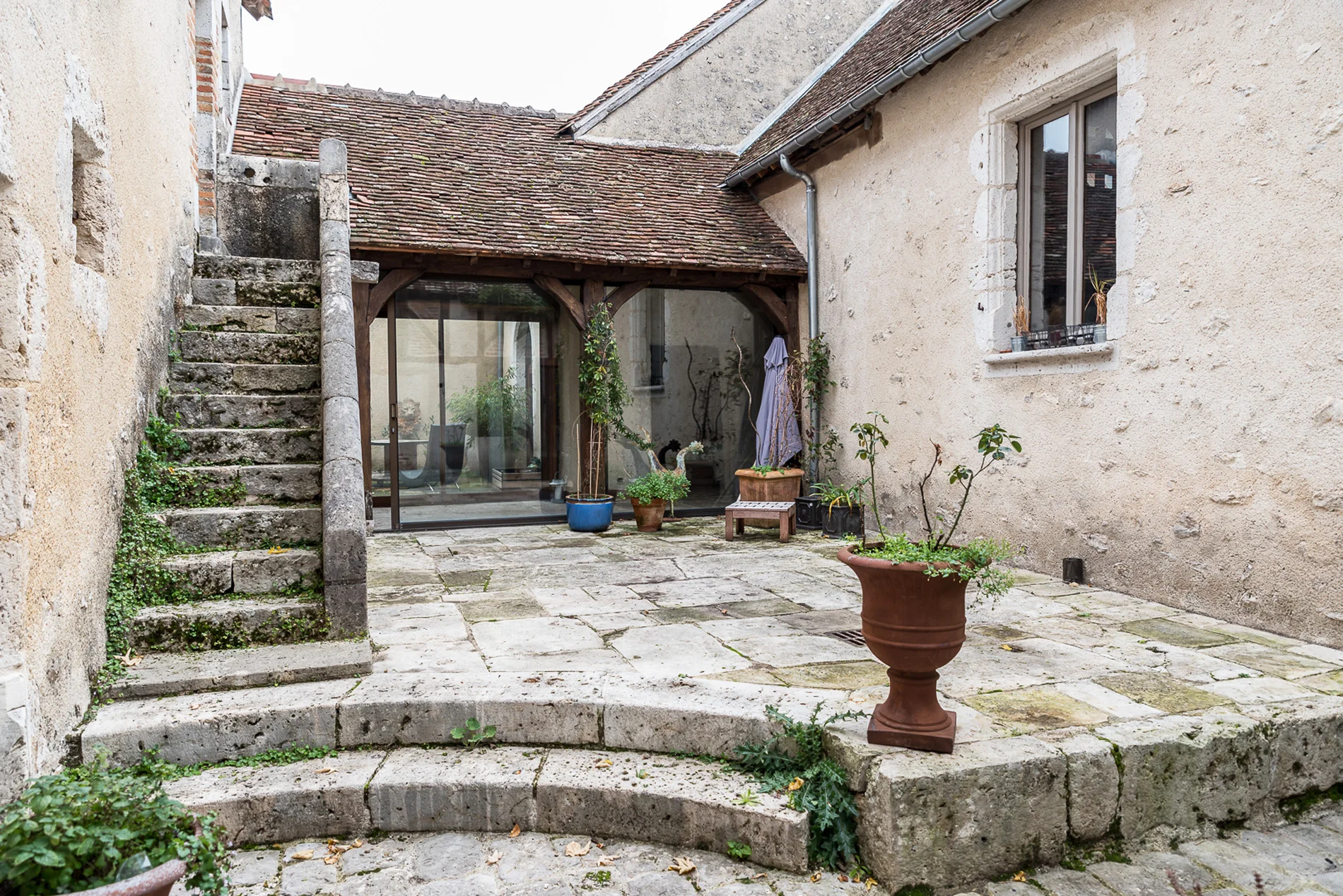 A4-Greniers-de-Vineuil---Ext---Patio.jpg