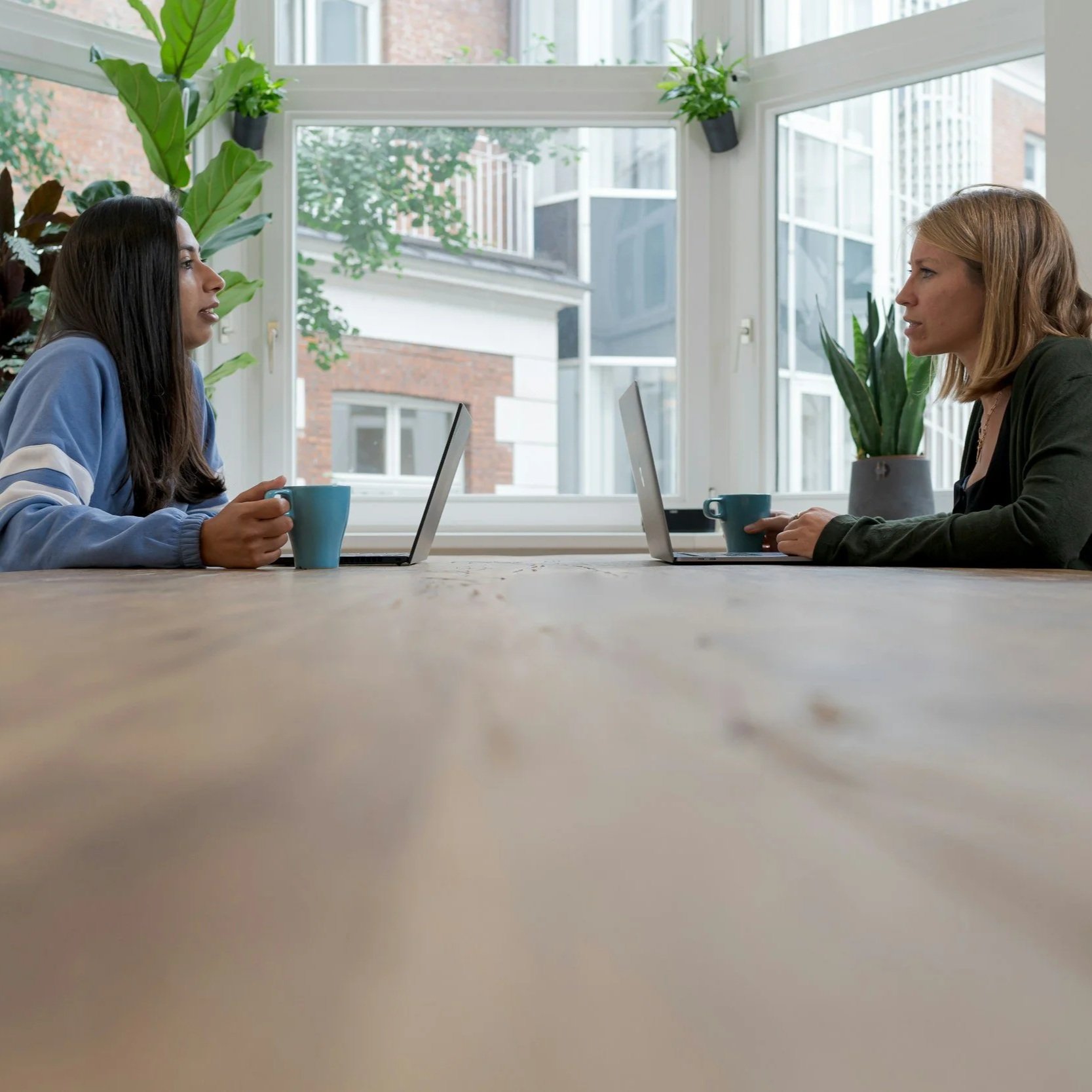 Two organizers talking and planning while sitting at a table