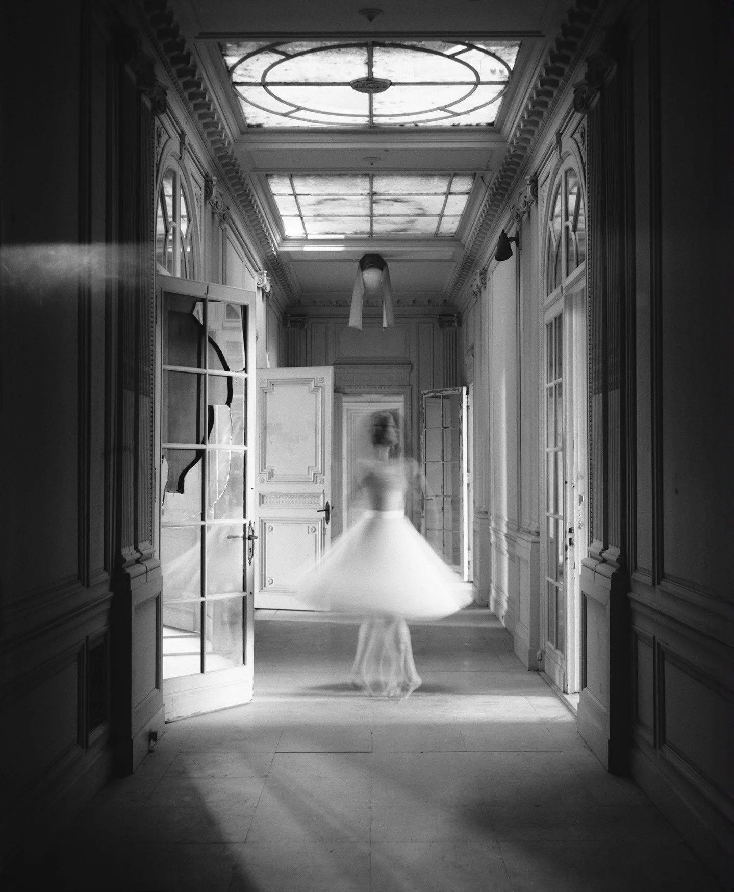 Spinning (Out of Control)
Self Portrait on @ilfordphoto HP5

#analogphotography #analogforever #mamiya #mamiyarb67 #selfiesonfilm #selfportrait #ilford #hp5 #ilfordhp5 #abandoned #longexposure #womenwhoshootfilm