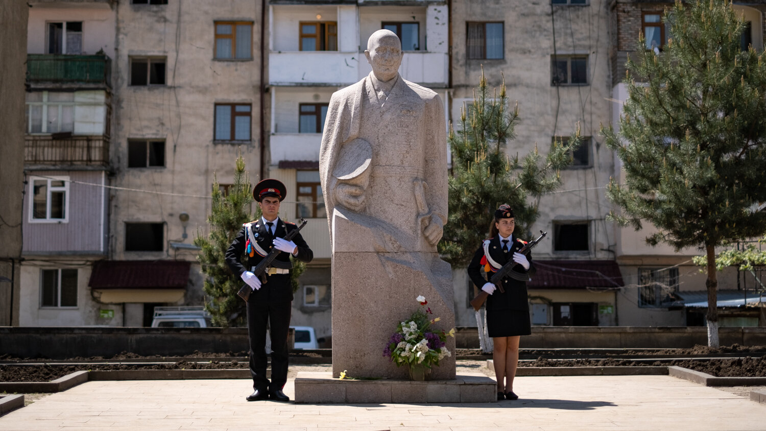 SM_stepanakert_statuesoldiers.jpg