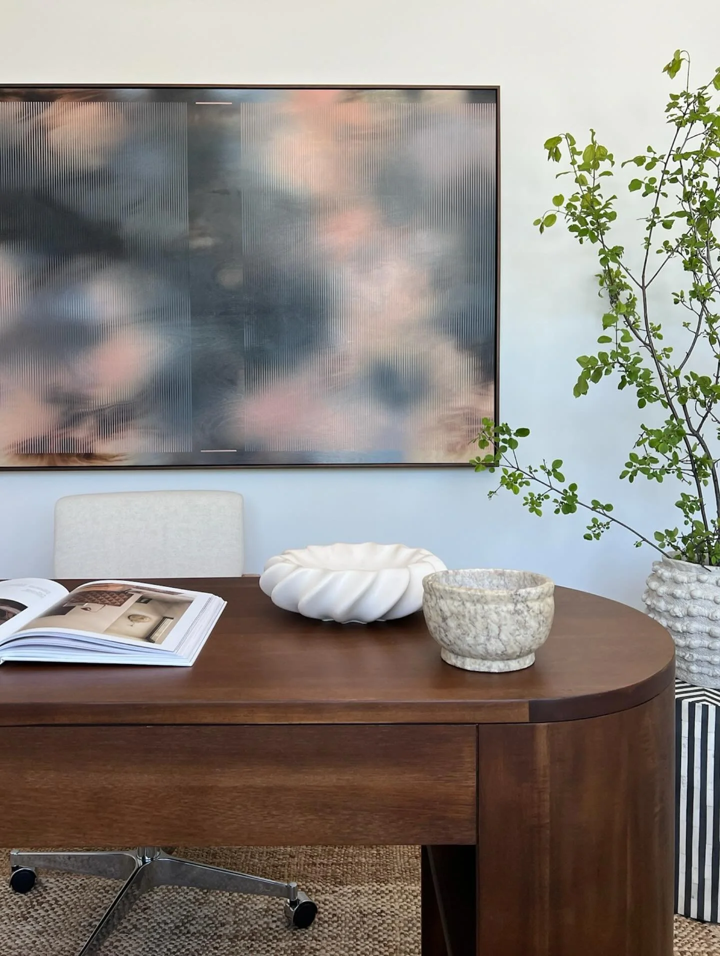 No Monday blues in this home office

Photos by @heathertalbert 
Styled by @kimberlyswedelius 

Ona Villier Studio | North Shore &amp; Chicago High End Interior Designer

#onavillierstudio | #interiordesign | #interiors | #homerenovations | #homeremod