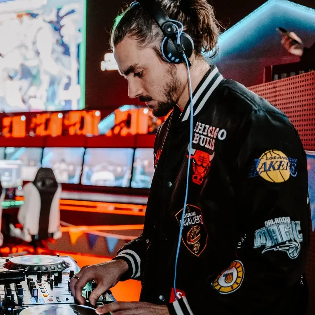 Back at @fortressmelb Freeplay night tomorrow from 6-11pm! Playing all the funky pop tunes you know and love!!🎶💿🔊🔥

#officialdambro #DJ #fortress #melbourne #arcade #electronic #funk #pop #futurebass #australianmusic #producer #singer #songwriter
