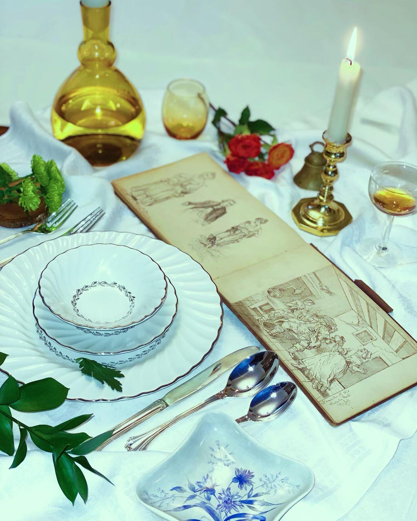An ancestral place setting🌿 
We try to save memories of those who came before us through the little things they&rsquo;ve left behind. And much of the time they end up in our daily lives either as an old photograph hung on the wall, or a set of china