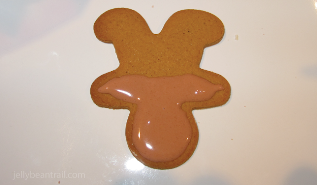 add-icing-to-gingerbread-man.png