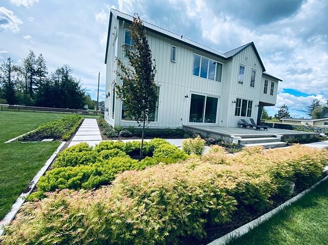 A farmhouse in the country with subtle modern features is always enjoyable to work with👌🏻 #landscapedesign #outdoorlivingspace #outdoorroom #gardendesign #paver #patiodesign #outdoordesign #decking #deckdesign #luxuryhomes #hardscapes #landscapearc