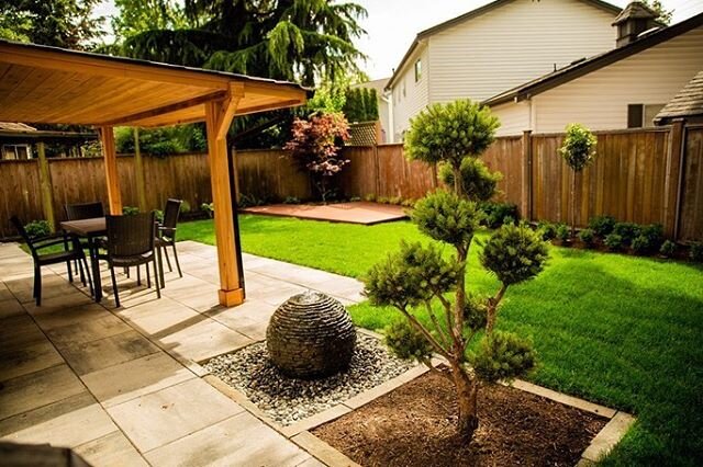 This simple and subtle water feature from @aquascape_inc was the perfect final touch for this project. 
#landscapedesign #outdoorlivingspace #outdoorroom #gardendesign #paver #patiodesign #outdoordesign #decking #deckdesign #luxuryhomes #hardscapes #