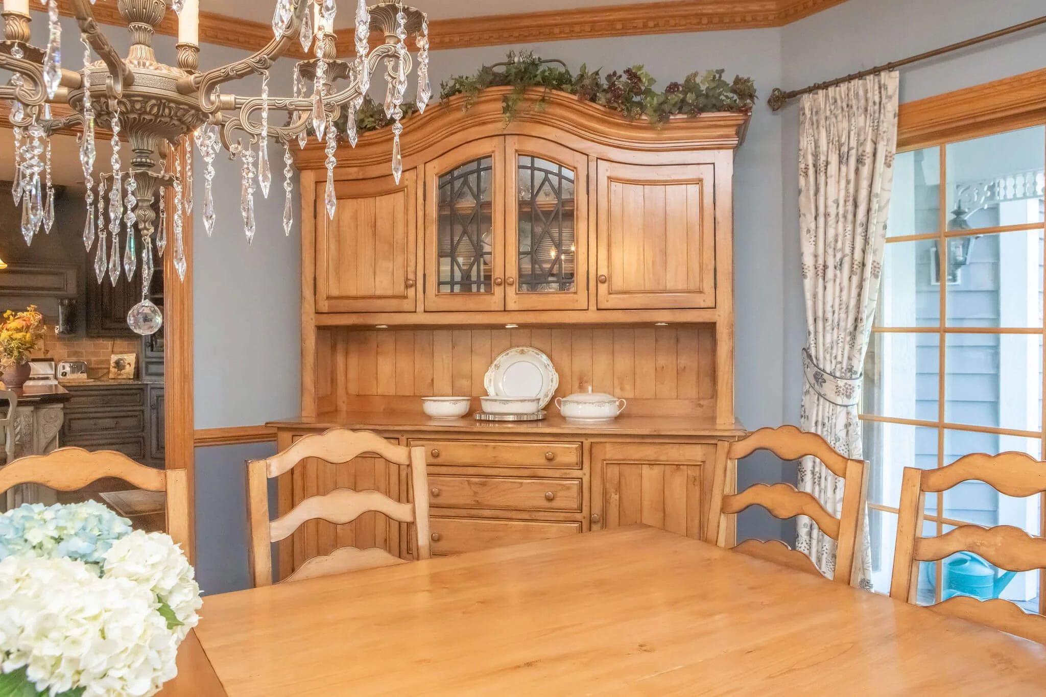 custom-dining-room-furniture.jpg