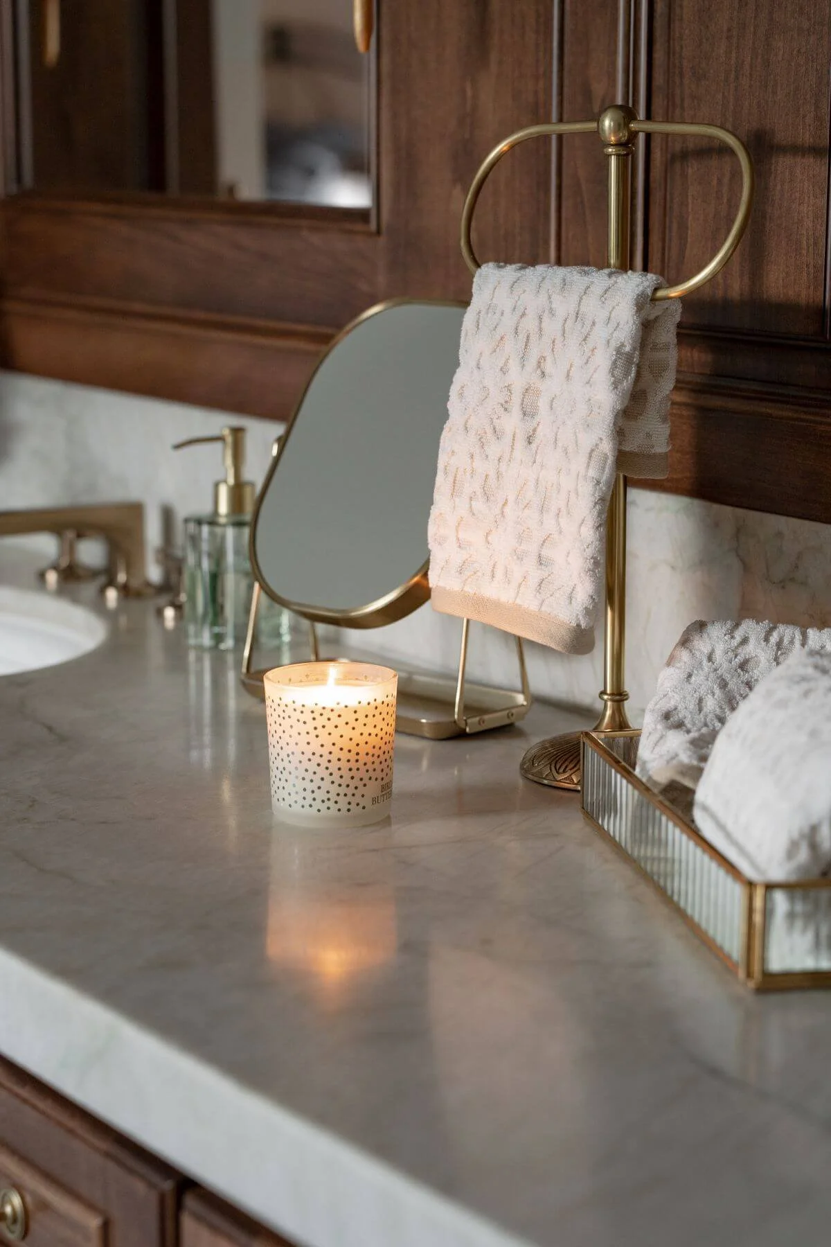 quartzite-bathroom-countertop.jpg