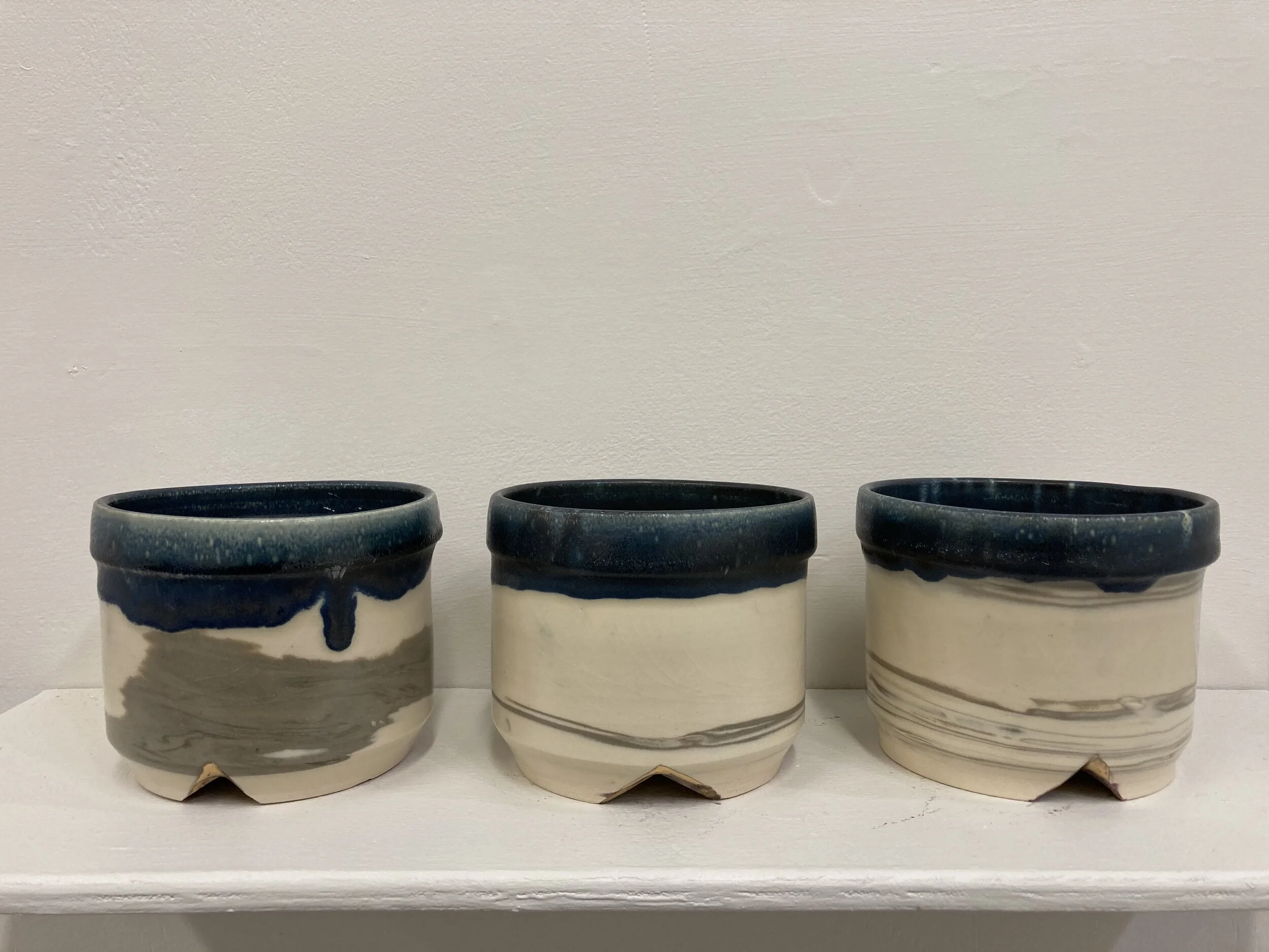 “White Walls and Coffee”Swirled Porcelain and Brown Stoneware, Gold Lustre&nbsp;2021