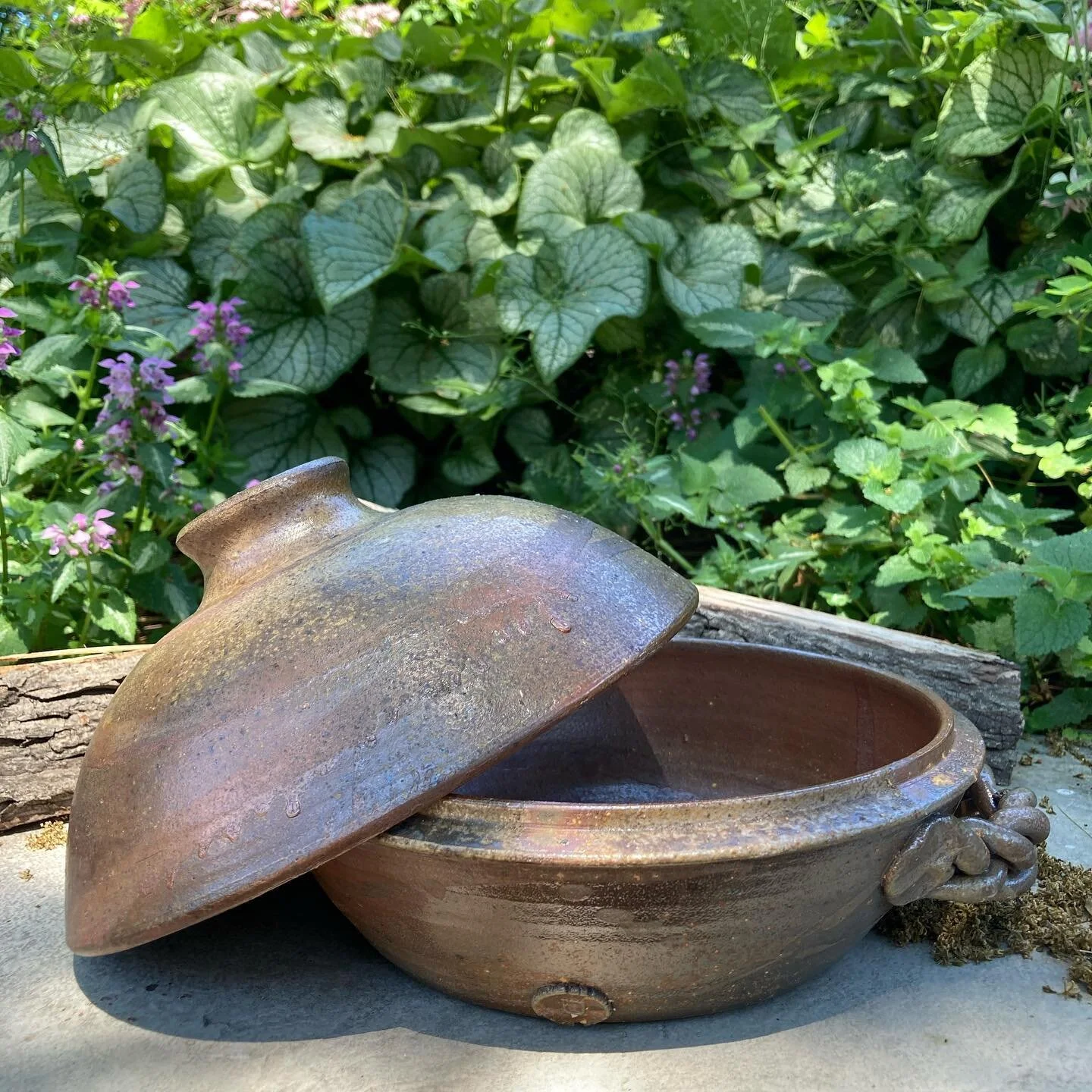 Donabe, a classic Japanese lidded cooking pot, from the woodfiring! 
•
#donabe #woodfiring #woodfire #woodkiln #theresacookieinthebackofthekilnforyou #partoftheshippartofthecrew #pottery #pottersofinstagram #ceramics #ceramicsofinstagram #kerami