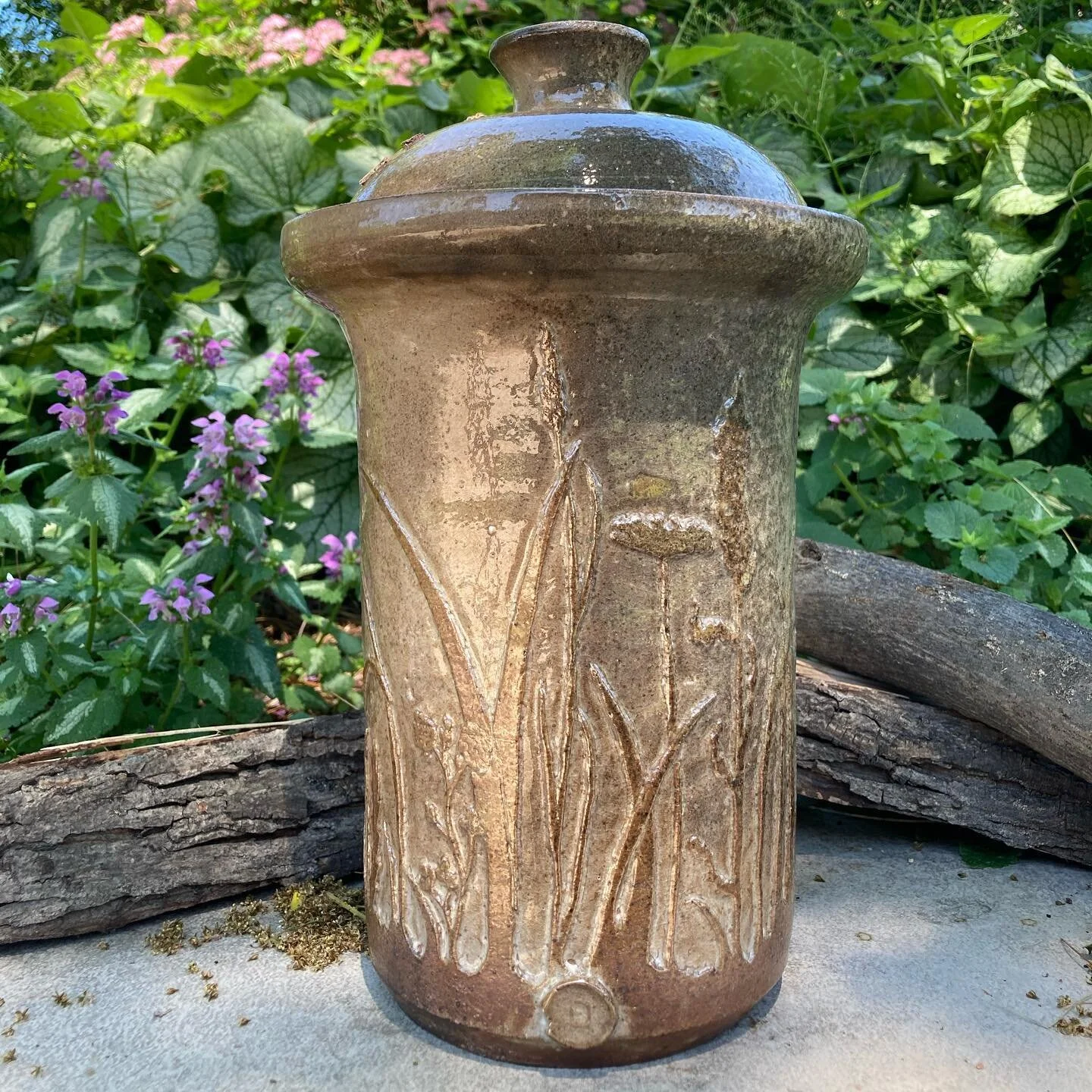 Rich with woodfired ash deposits and @deirdre.c.k skillful knowledge of native Indiana plants, this vessel is the piece I love most from the whole wood kiln firing last month. 
•
It is a fermentation crock (think pickles, kimchi, sauerkraut&hell
