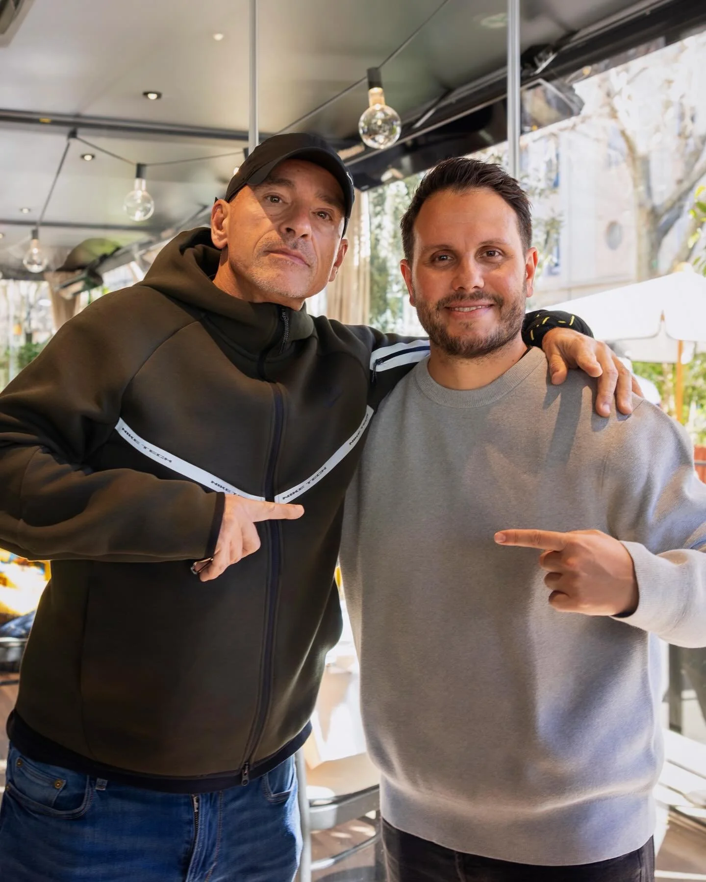 Une l&eacute;gende &agrave; table ce midi @ramazzotti_eros ✨