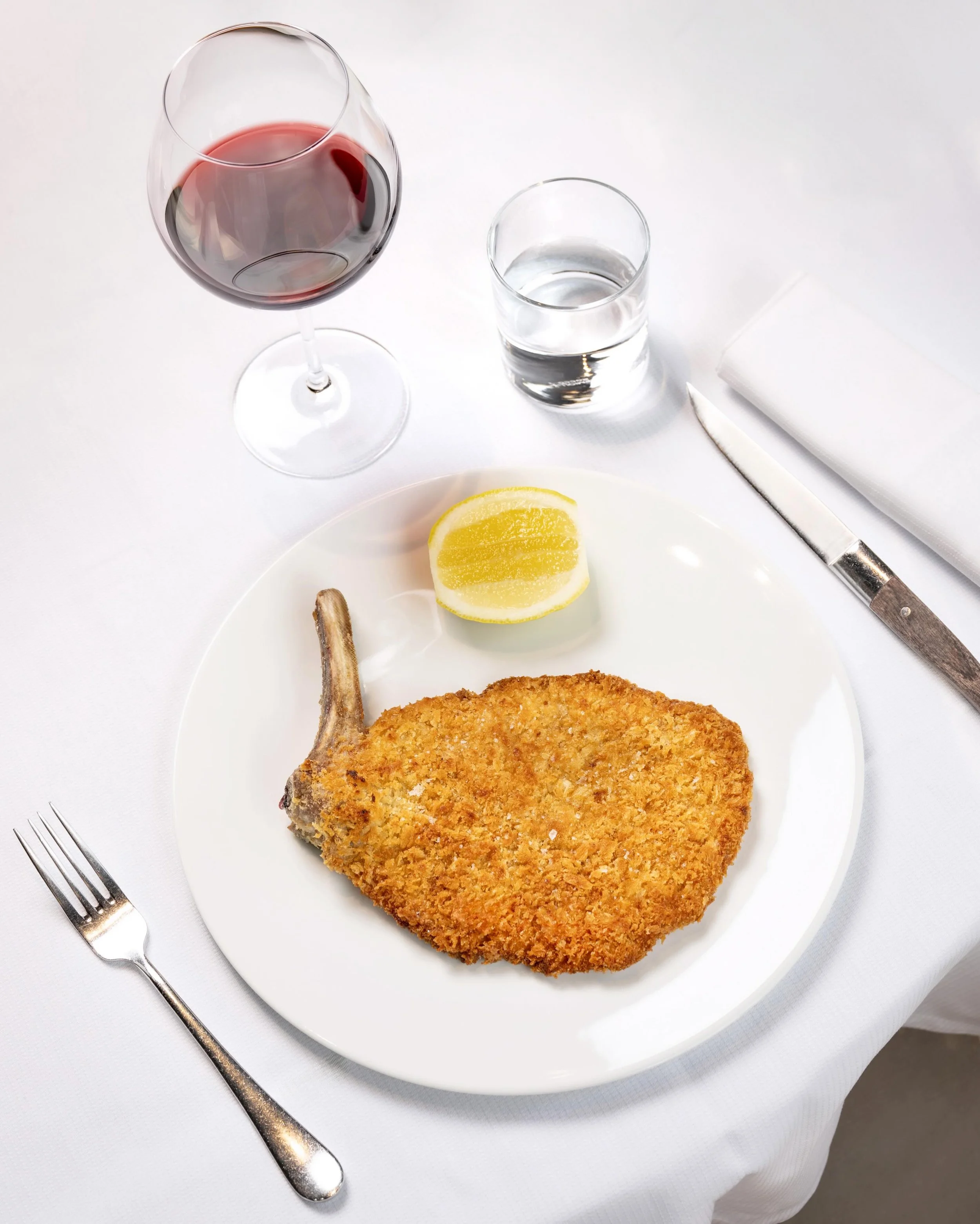 C&ocirc;te de veau milanaise, parfaitement dor&eacute;e.