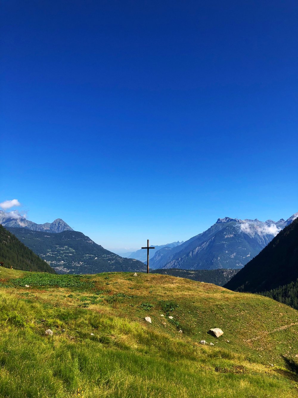  A cross on the Swiss mountainside. 
