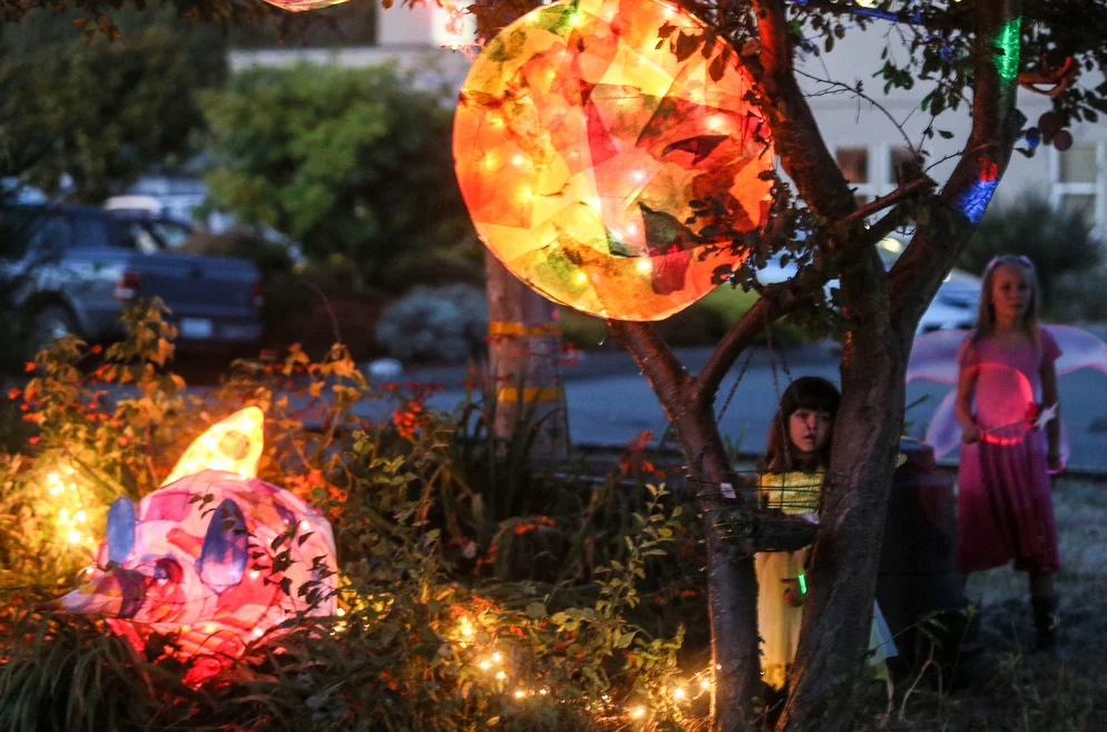 Lantern with kids.jpg