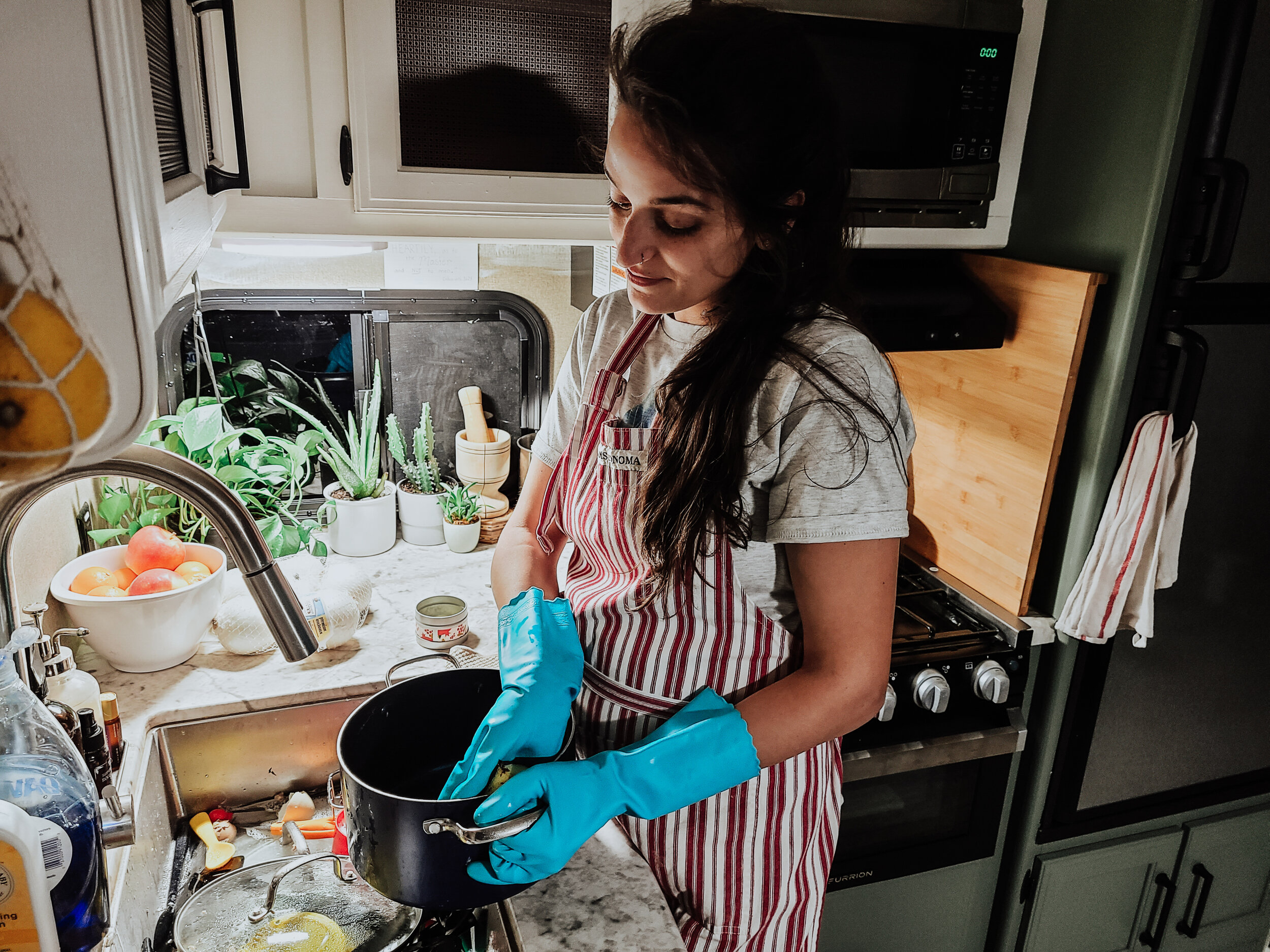 How I Learned to Love Doing the Dishes!!