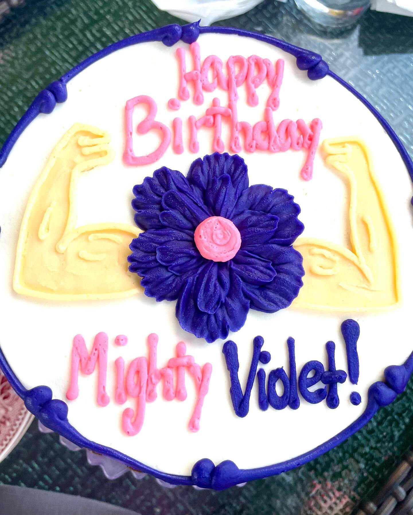 Fun to be 4! 🥳🎂 Great to celebrate at MV HQ with a few fab fans&hellip;thanks @sweetmandybs for always making it extra mighty. Happy (almost) weekend! 💪🏻💜☀️