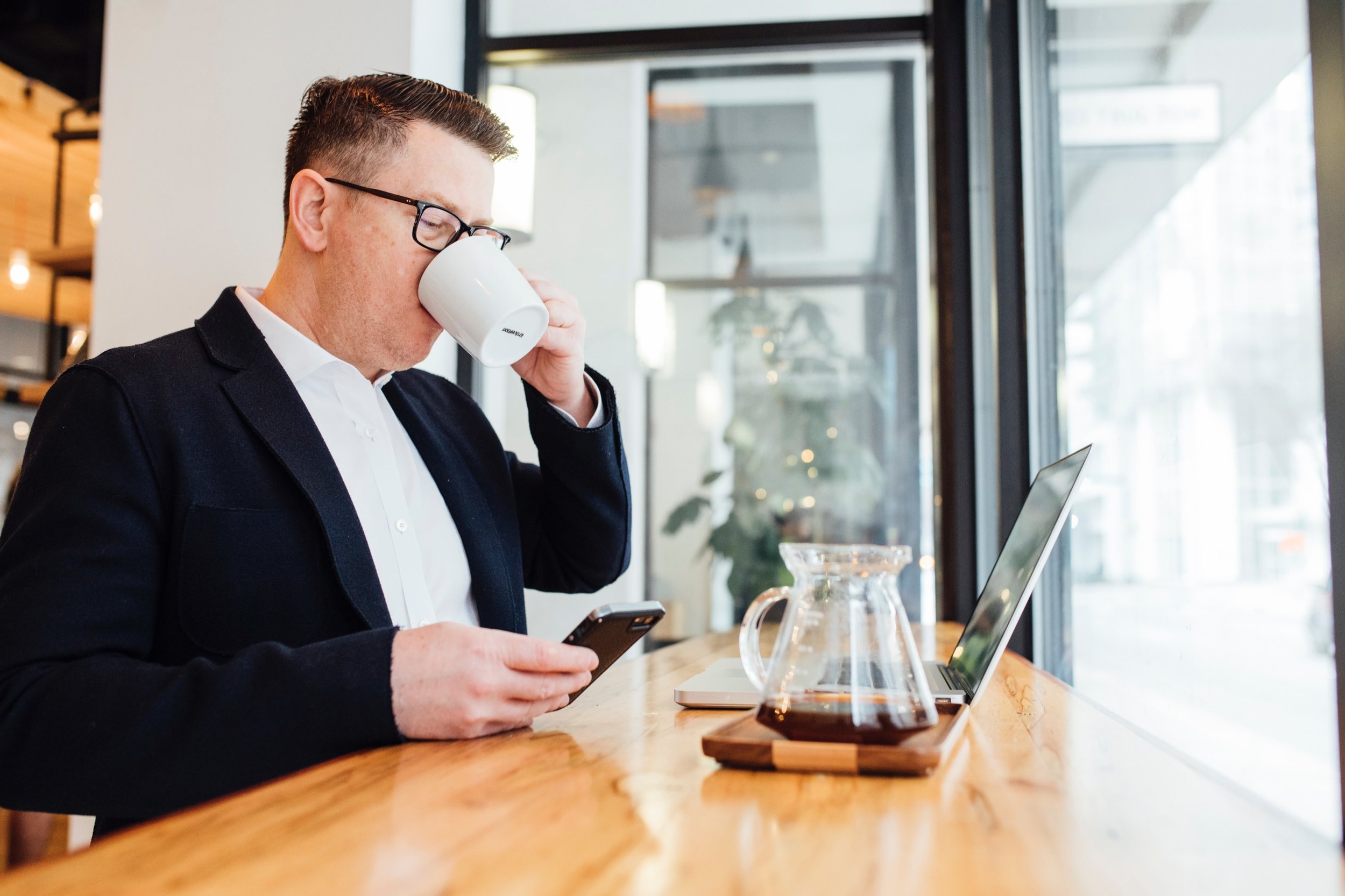 linkedin-sales-navigator-U2iMnsZLRFs-unsplash.jpg