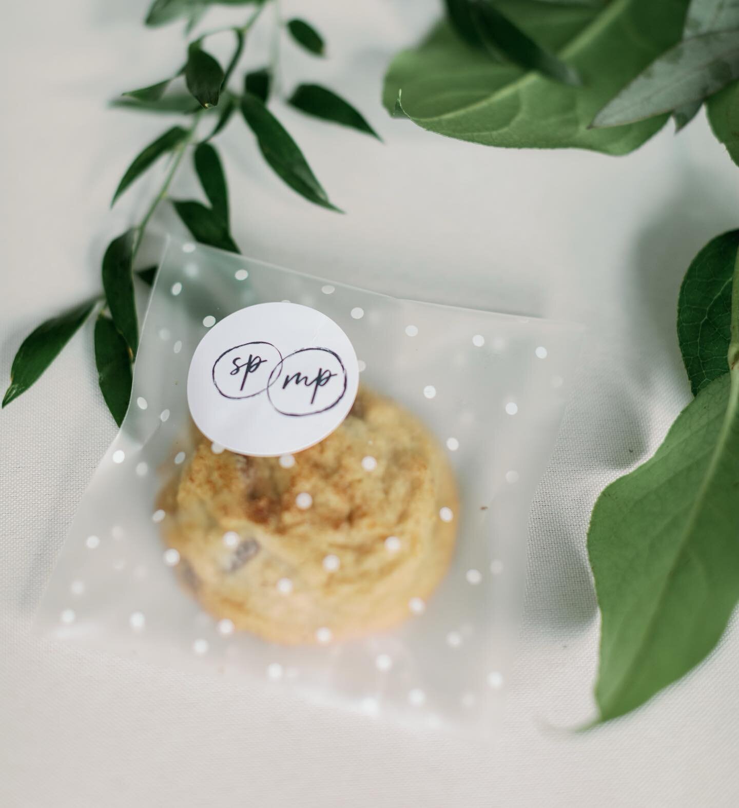 Looking for a unique and tasty party favor? Check out our individually wrapped chocolate chip cookies! We even offer custom stickers to add a special touch to your event. These are Sammy&rsquo;s favorite treat to bake! ✨
&bull;
&bull;
&bull;
&bull;
&